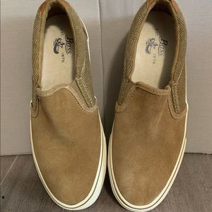 Bass men’s suede/canvas slip-ons size 7m light tan. Brand new in box.
